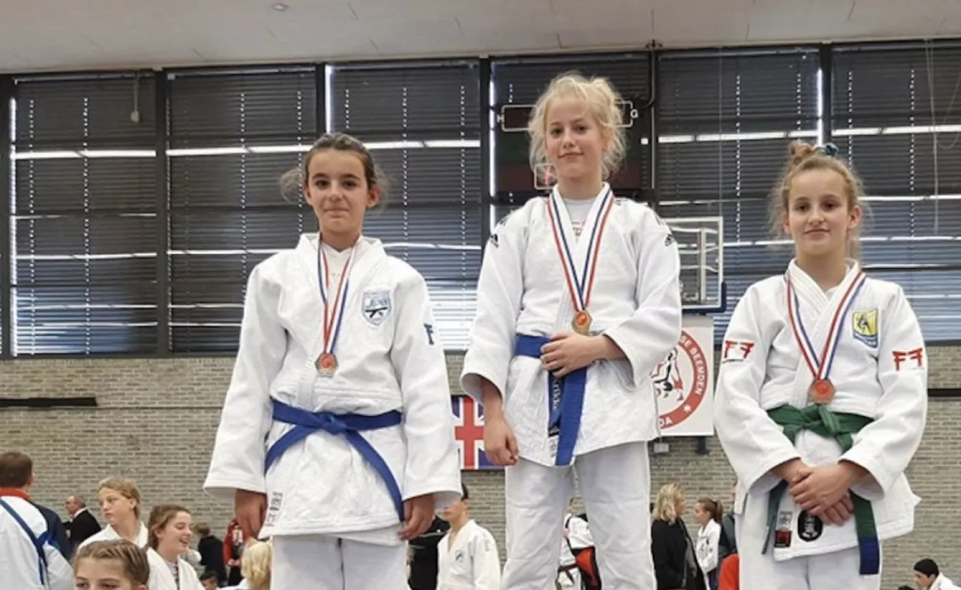 Maïté behaalt zilver op de Open Bredase Kampioenschappen in Nederland.